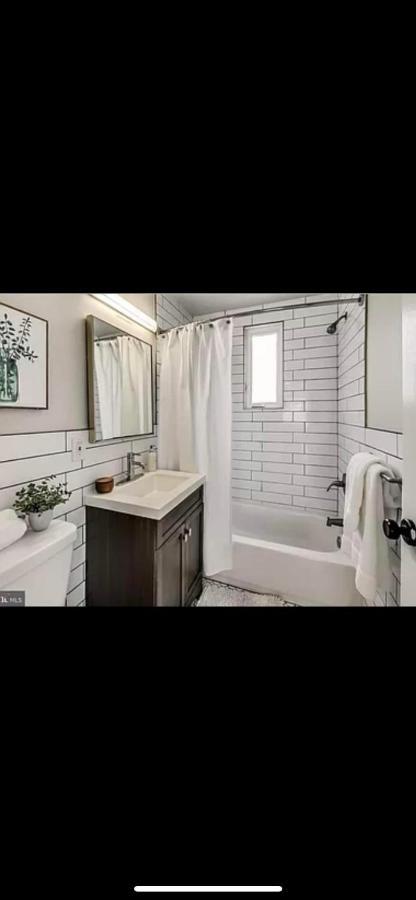 Lovely 1-Bedroom Rental Unit With Free Parking Washington Luaran gambar